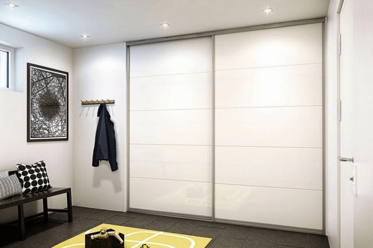 Armoire coulissante dans le couloir - modèles et photos