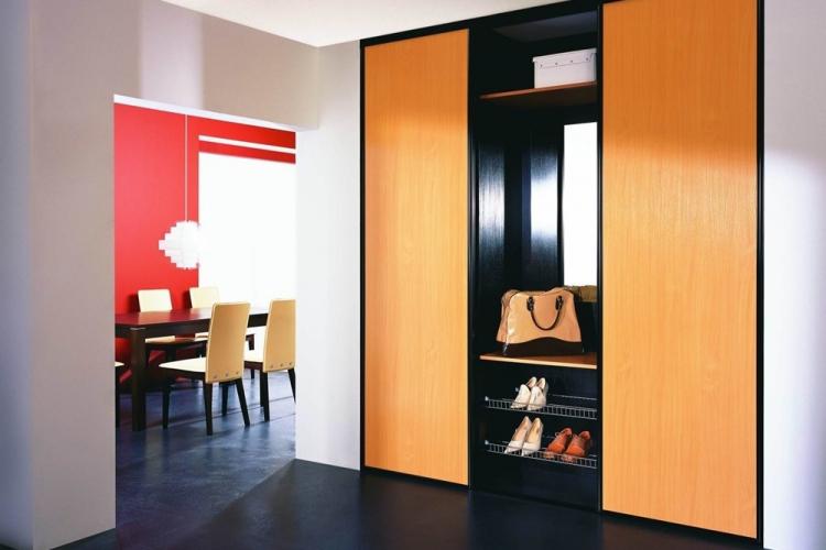 Armoire coulissante dans le couloir - modèles et photos