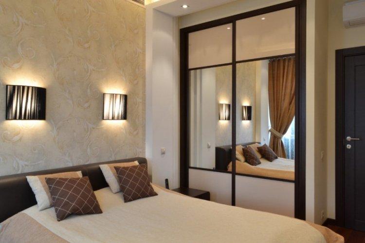 Armoire coulissante pour une petite chambre