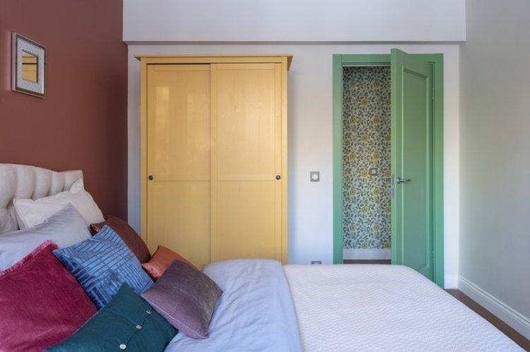 Armoire coulissante dans la chambre - modèles et photos