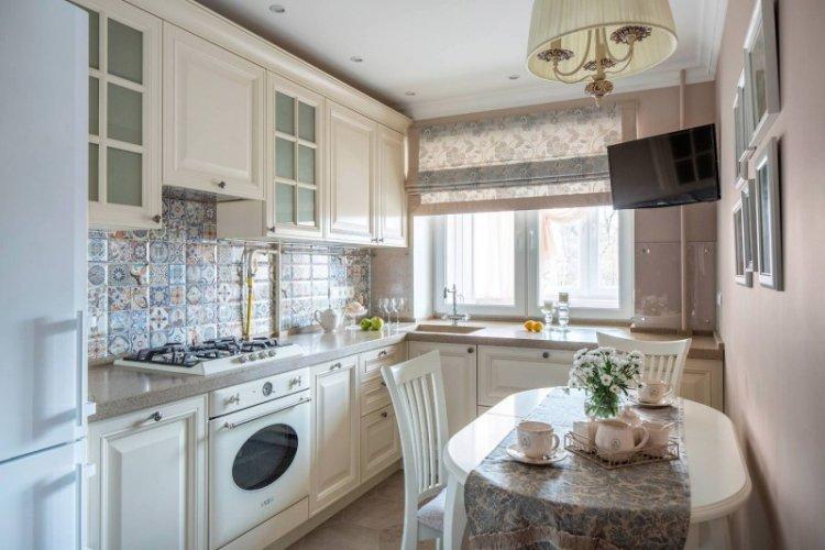 Rideaux de style provençal dans la cuisine - conception de photos