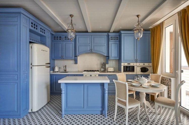 Couleur bleue à l'intérieur de la cuisine - photo