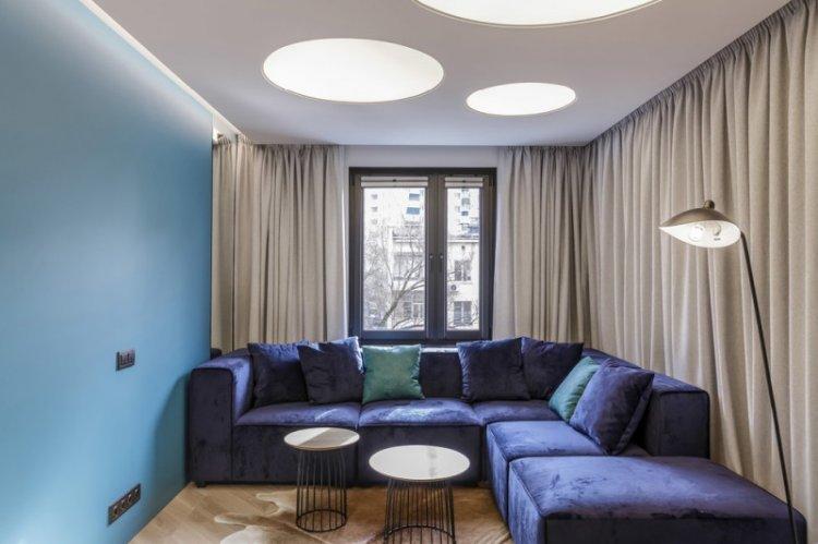 Couleur bleue à l'intérieur du salon - photo