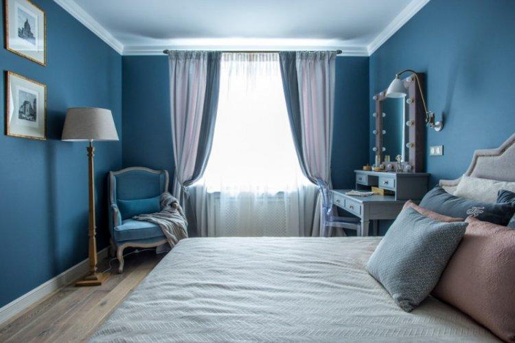 Couleur bleue à l'intérieur de la chambre - photo