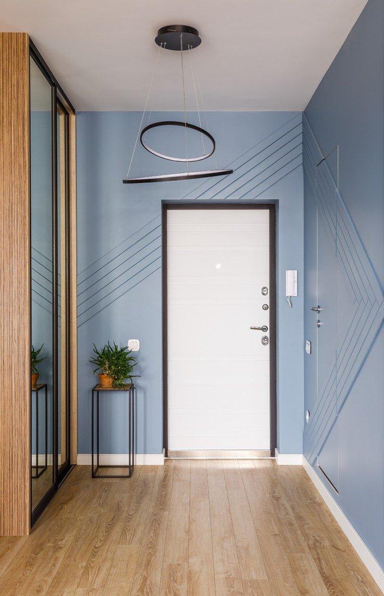 Couleur bleue à l'intérieur du couloir et du couloir - photo