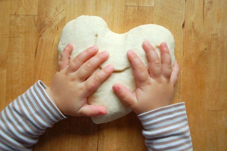 Pâte à modeler salée à l'huile végétale