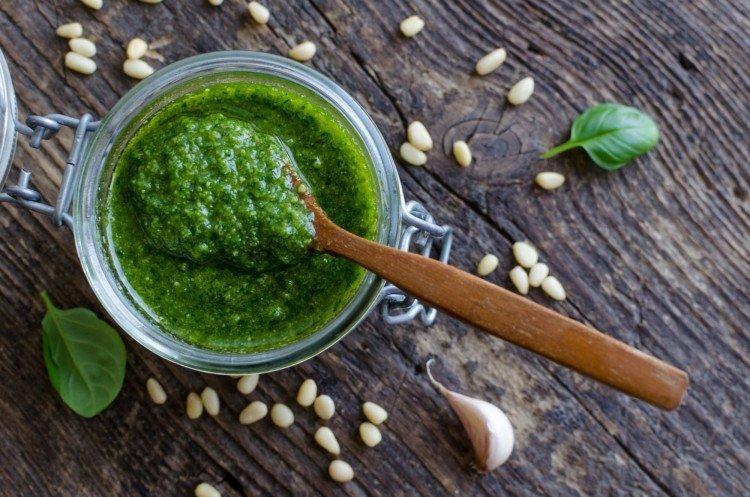 Sauce pesto à la roquette et aux épinards - recettes à la maison