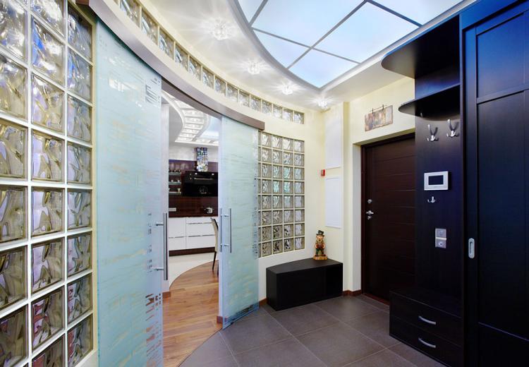 Cloisons vitrées dans le couloir - Design d'intérieur