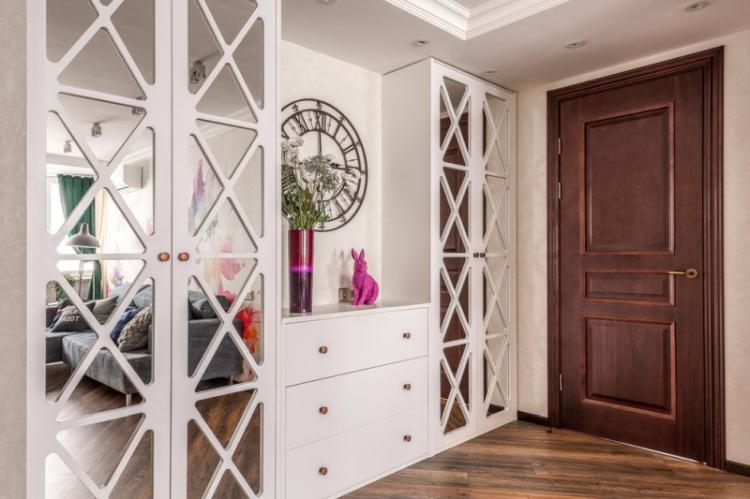 Couloir de style néoclassique - photo de design d'intérieur