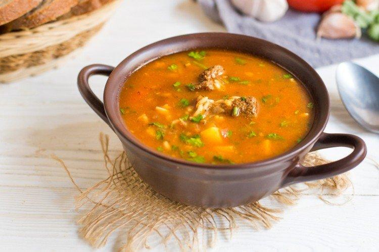 Soupe Kharcho aux pommes de terre - recettes à la maison