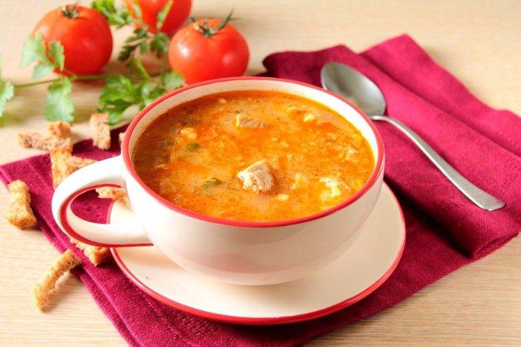 Soupe Kharcho dans une mijoteuse - recettes à la maison
