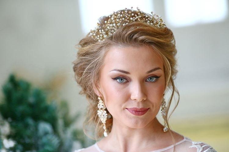 Boucles ludiques - Coiffures de mariage pour cheveux mi-longs