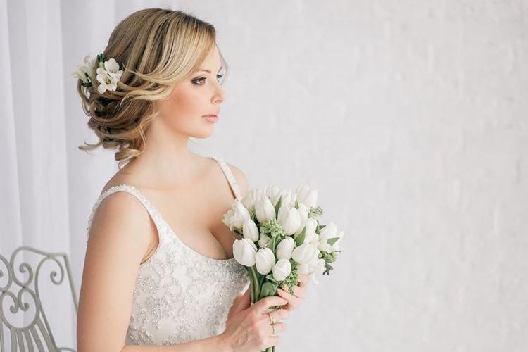 Ondes directionnelles - Coiffures de mariage pour cheveux mi-longs