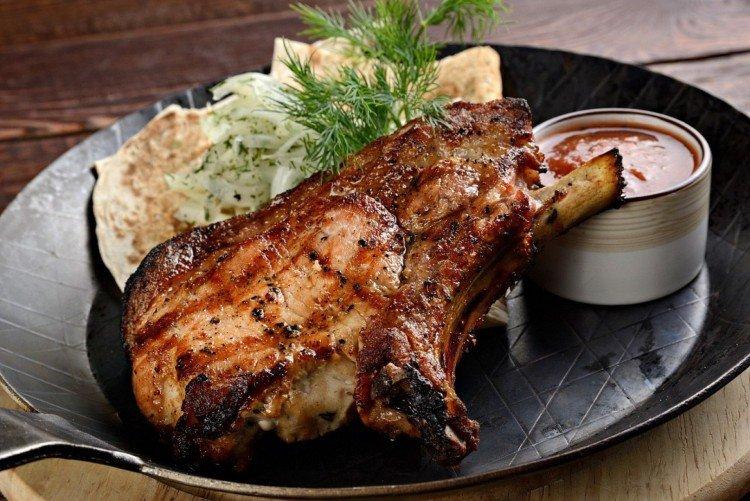 Porc à la sauce moutarde dans une poêle - recettes