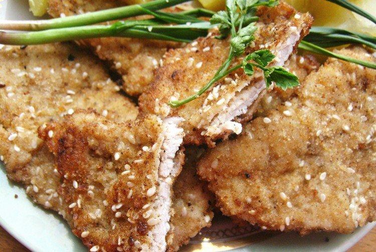 Côtelettes de porc au sésame dans une poêle - recettes