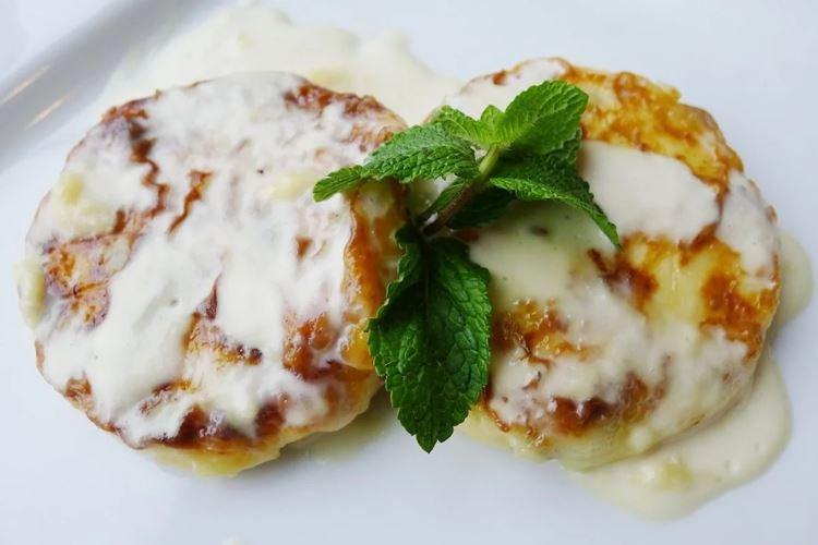 Crêpes au fromage cottage à l'étuvée - Recettes de crêpes au fromage cottage dans une poêle