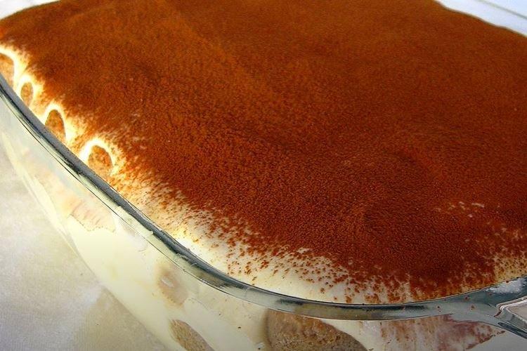 Tiramisu rapide au fromage à la crème à la maison - une recette étape par étape avec une photo