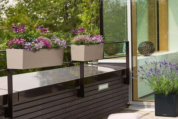 Pots de fleurs d'extérieur - photo