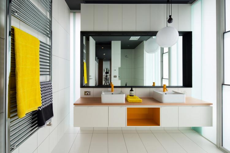 Conception de salle de bain dans un style moderne - photo