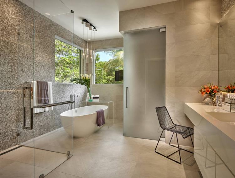 Conception de salle de bain dans un style moderne - photo