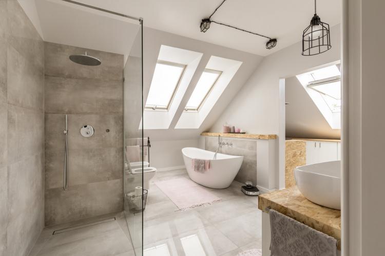 Conception de salle de bain dans un style moderne - photo