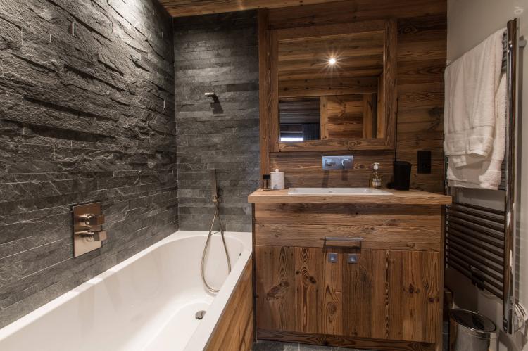 Conception de salle de bain dans un style moderne - photo