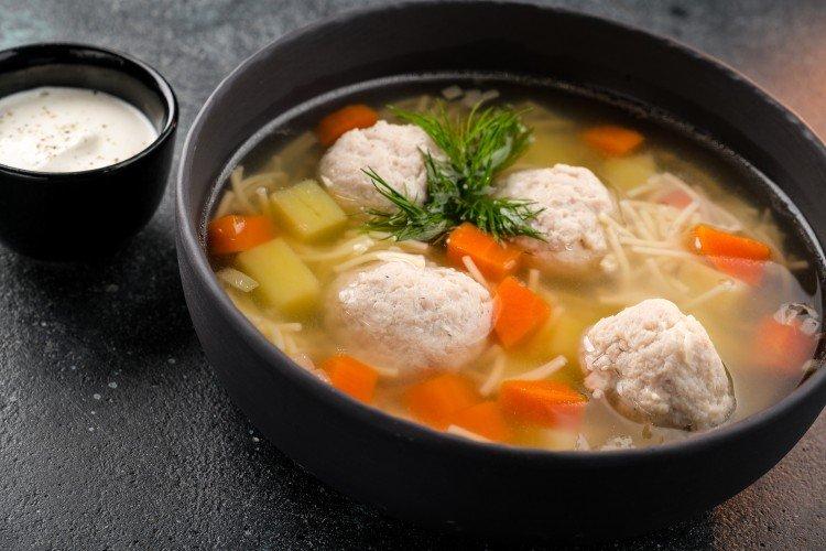 Soupe aux boulettes de viande et aux nouilles - Recettes délicieuses et bon marché