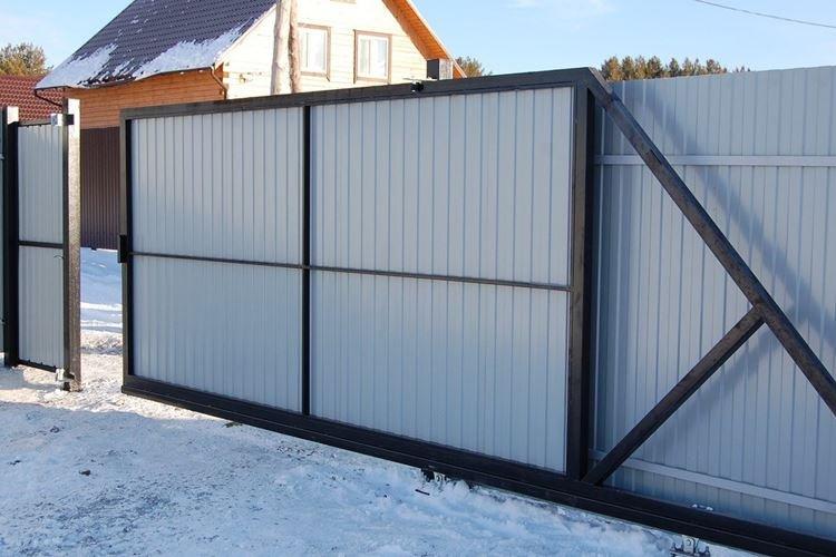 Portails coulissants à faire soi-même en carton ondulé - photos et idées