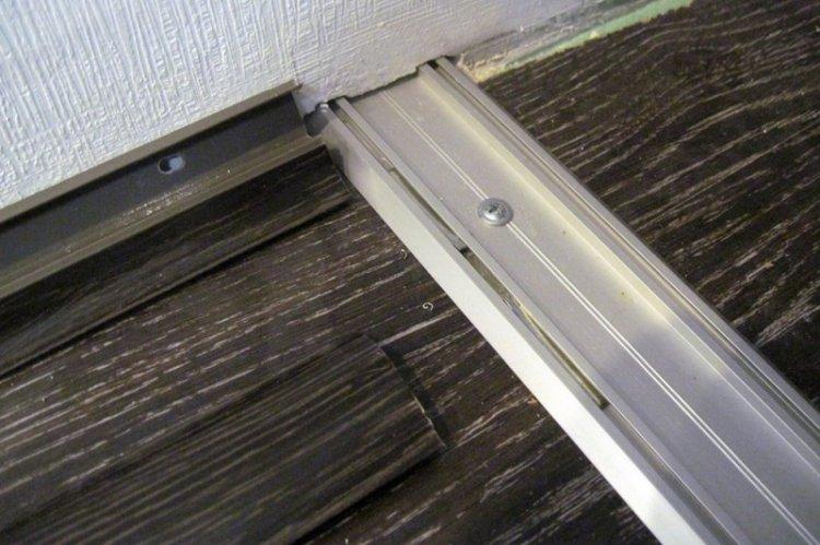 Installation de porte - Armoire encastrée bricolage