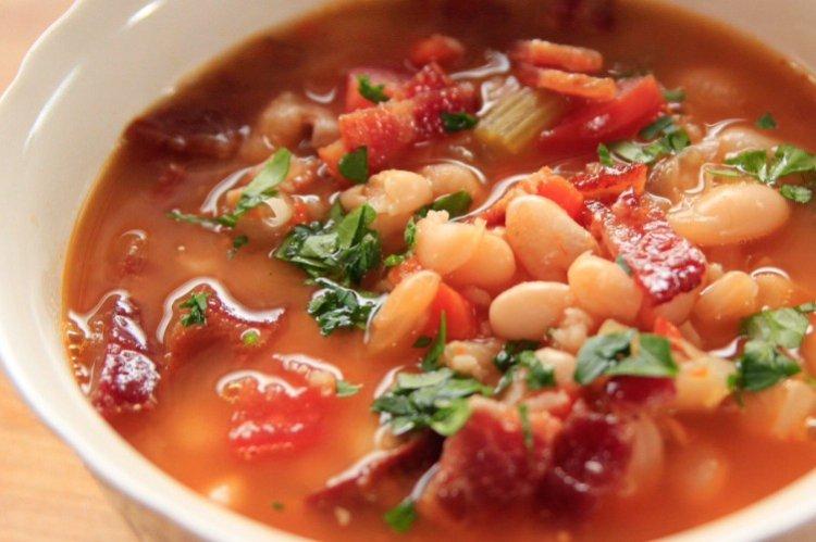 Haricots au bacon et aux légumes - Plats principaux pour des recettes de tous les jours