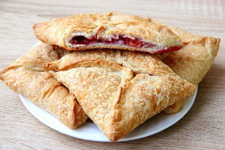 Choux à la cerise et à la cannelle - Pâte feuilletée Recettes de pâtisserie