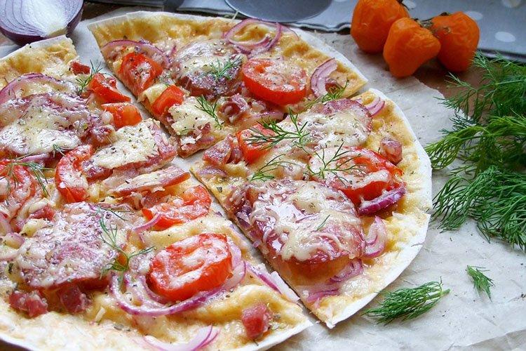 Pizza rapide de pain pita au fromage brie - Recettes de collations Lavash