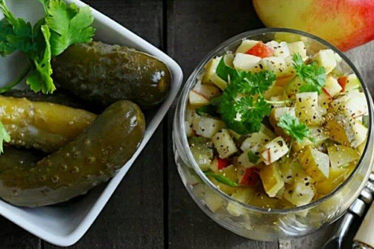 Apéritif épicé de pommes sur une table de fête - recettes