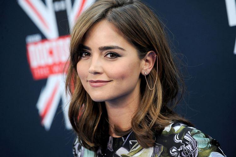 Coupes de cheveux pour femmes à la mode 2020 pour les cheveux moyens avec une frange