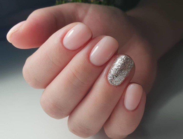 Manucure d'hiver nue 2020-2021