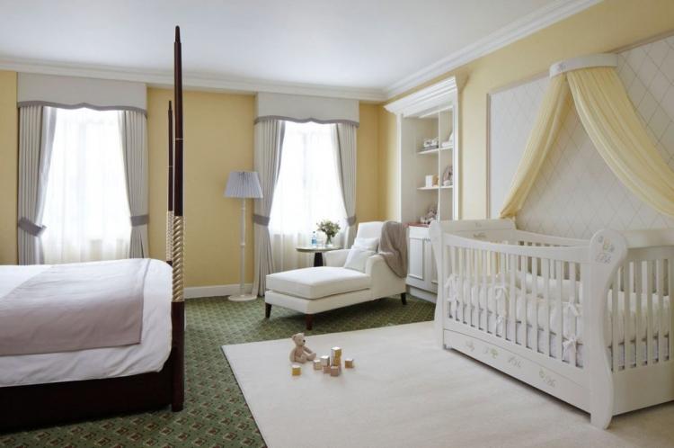 Zonage d'une chambre pour les parents et un enfant - photo