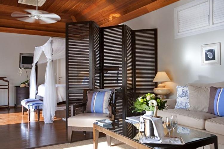 Paravents et cloisons amovibles - zonage d'une pièce en chambre et salon